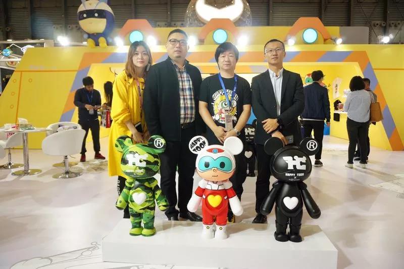 阿里文娱在CJ大放异彩,巨型旅行青蛙惊喜现身,趣味舞蹈秀引爆全场 阿里文娱在CJ大放异彩,巨型旅行青蛙惊喜现身,趣味舞蹈秀引爆全场